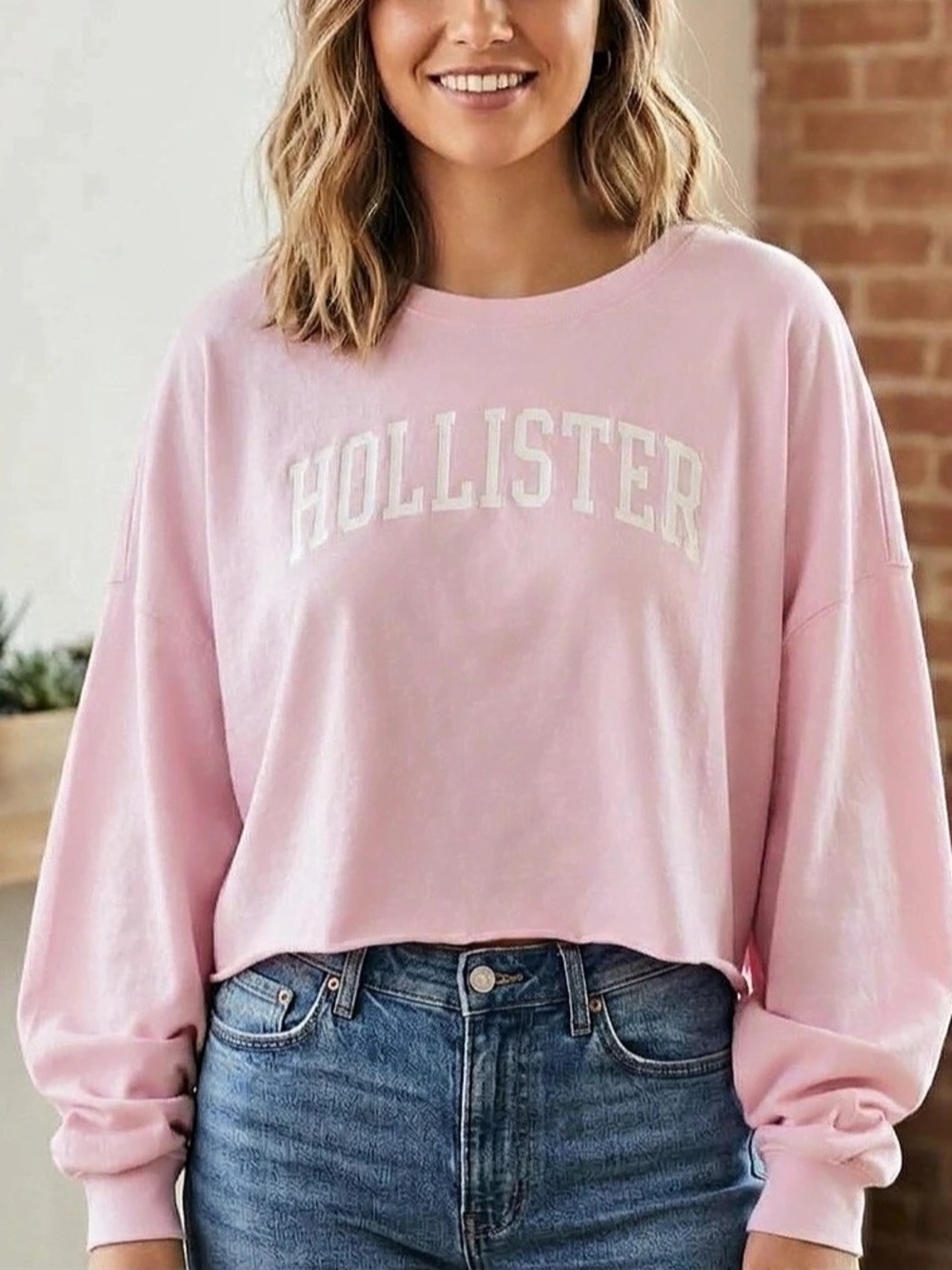 Hollister Graphic Long Sleeve Crop Tee Pink Medium